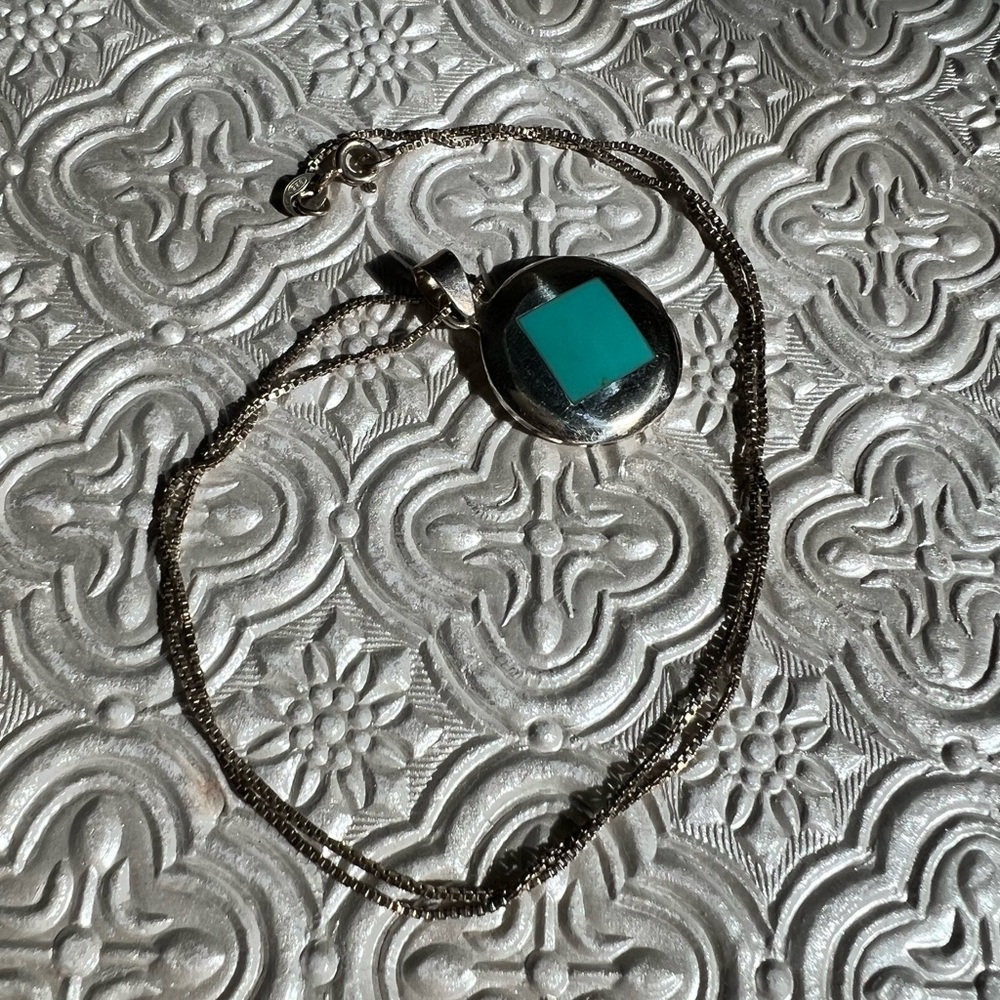 925 Blue pendant necklace.
